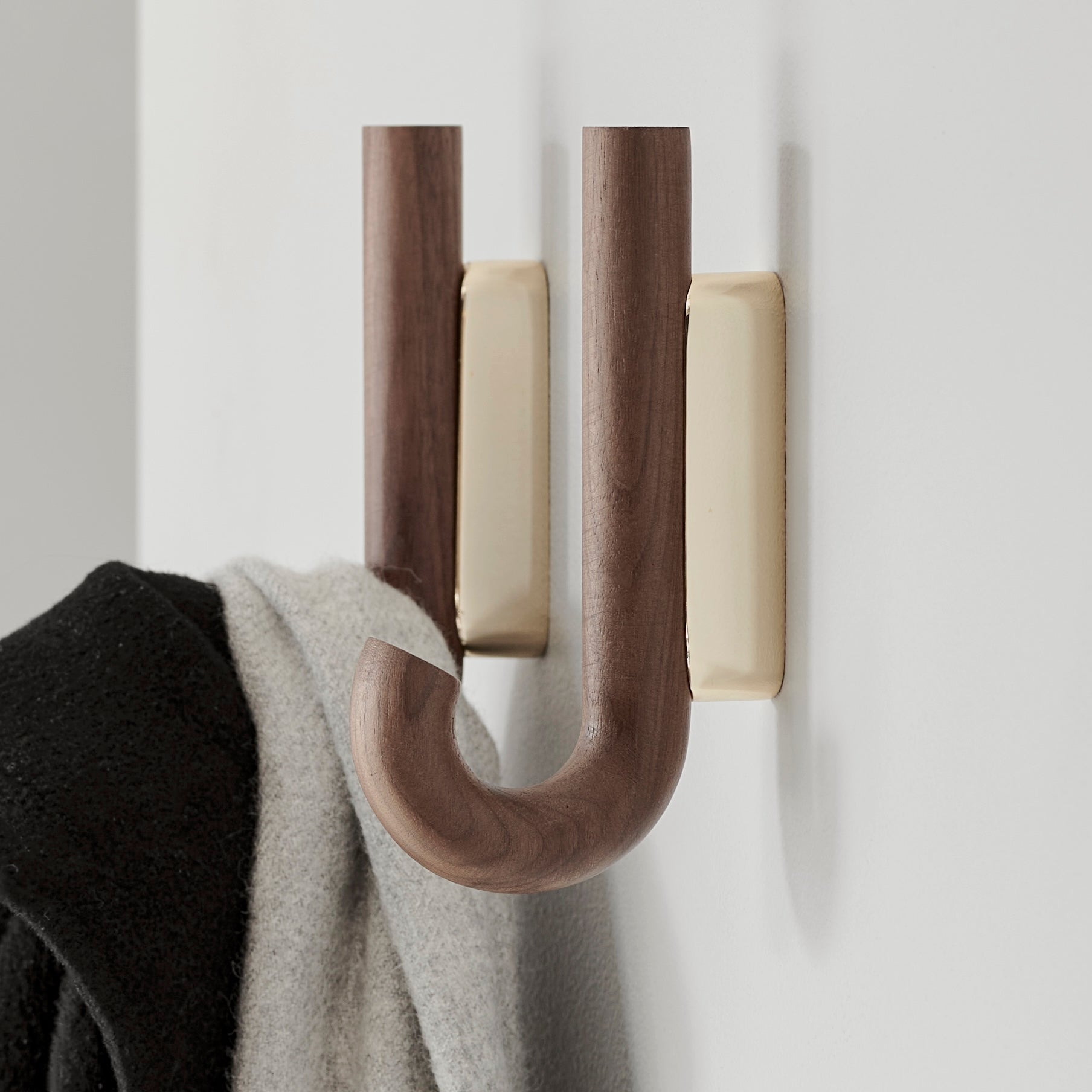 Gejst Hook Mini, walnut-brass