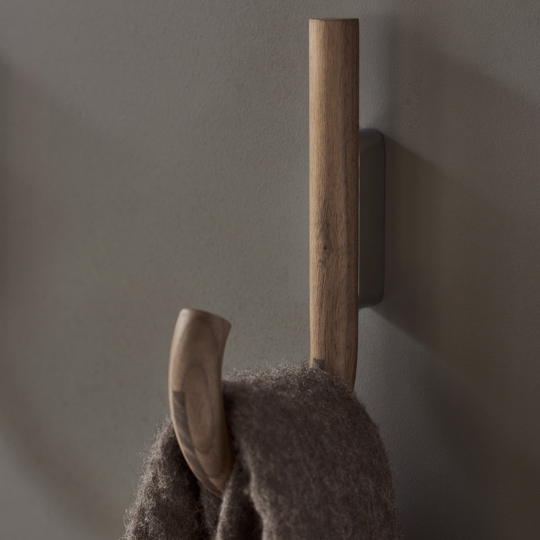 Gejst Hook Big, walnut-chrome