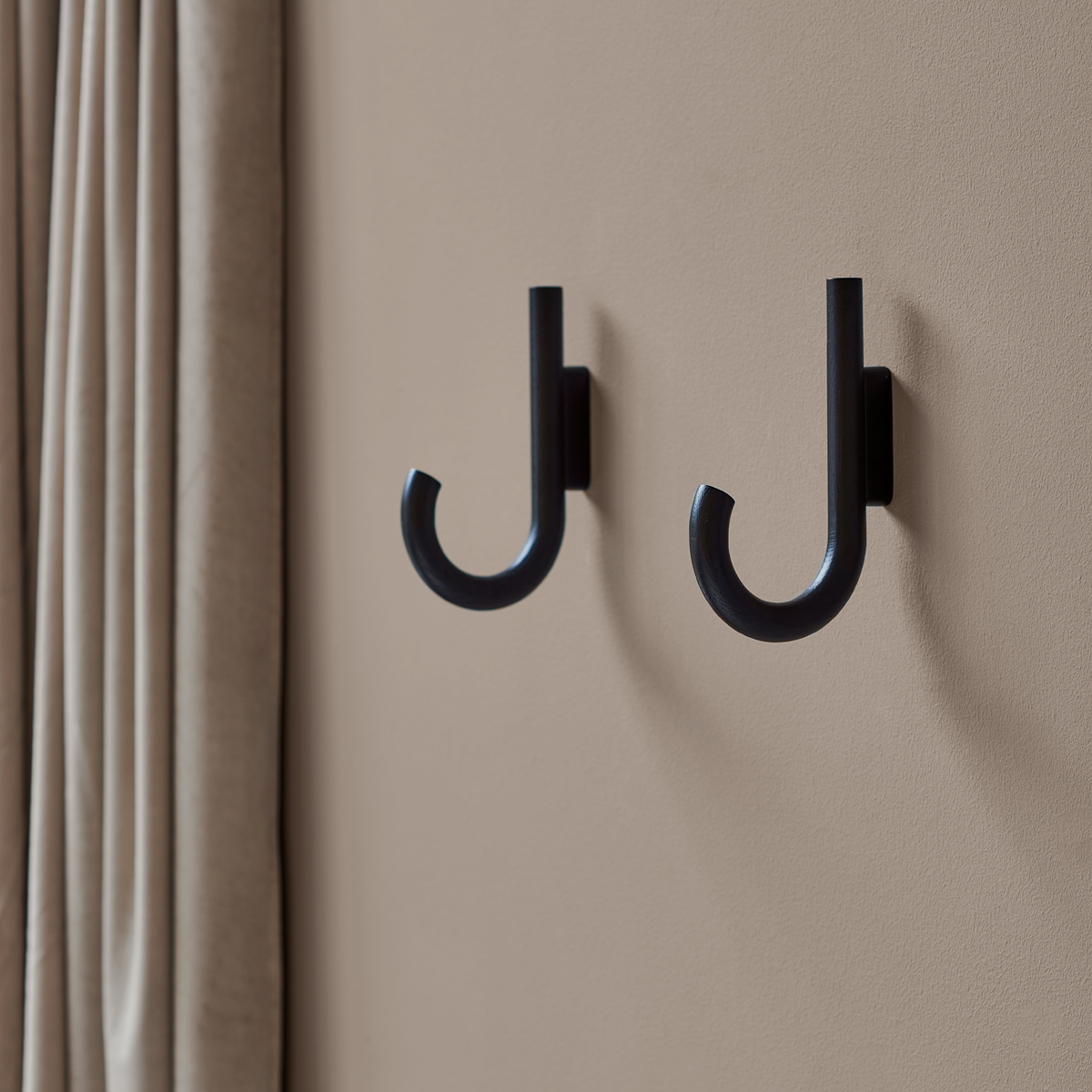 Gejst Hook Big, black oak-black