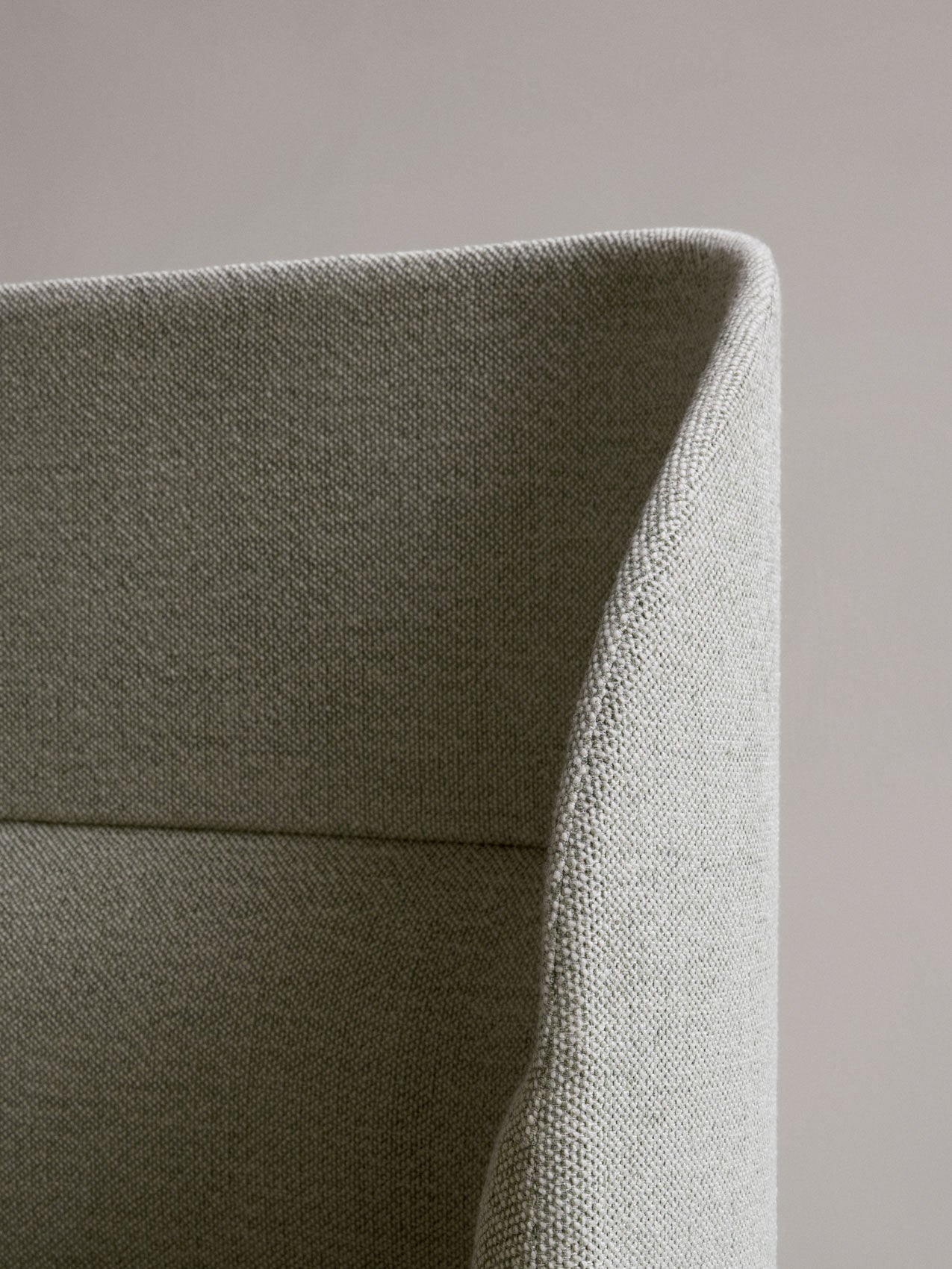 Audo Tearoom Sofa, High Back w/US Power Outlet