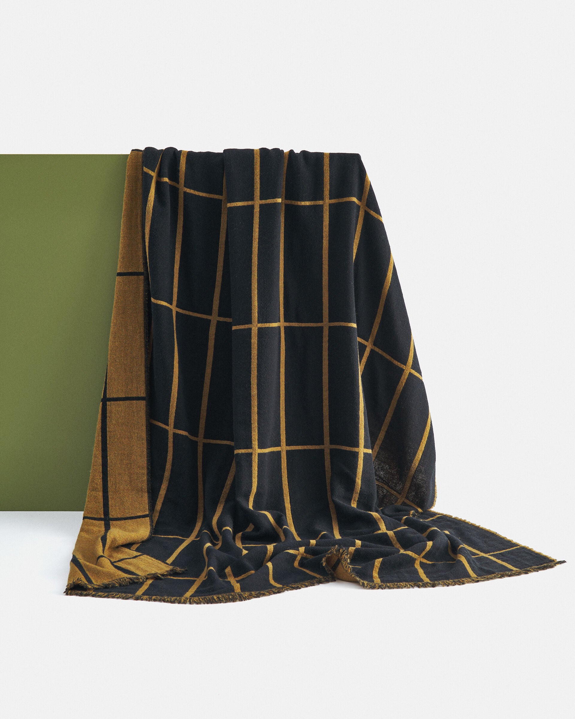 Marimekko Tiiliskivi Blanket - Caviar, Gold