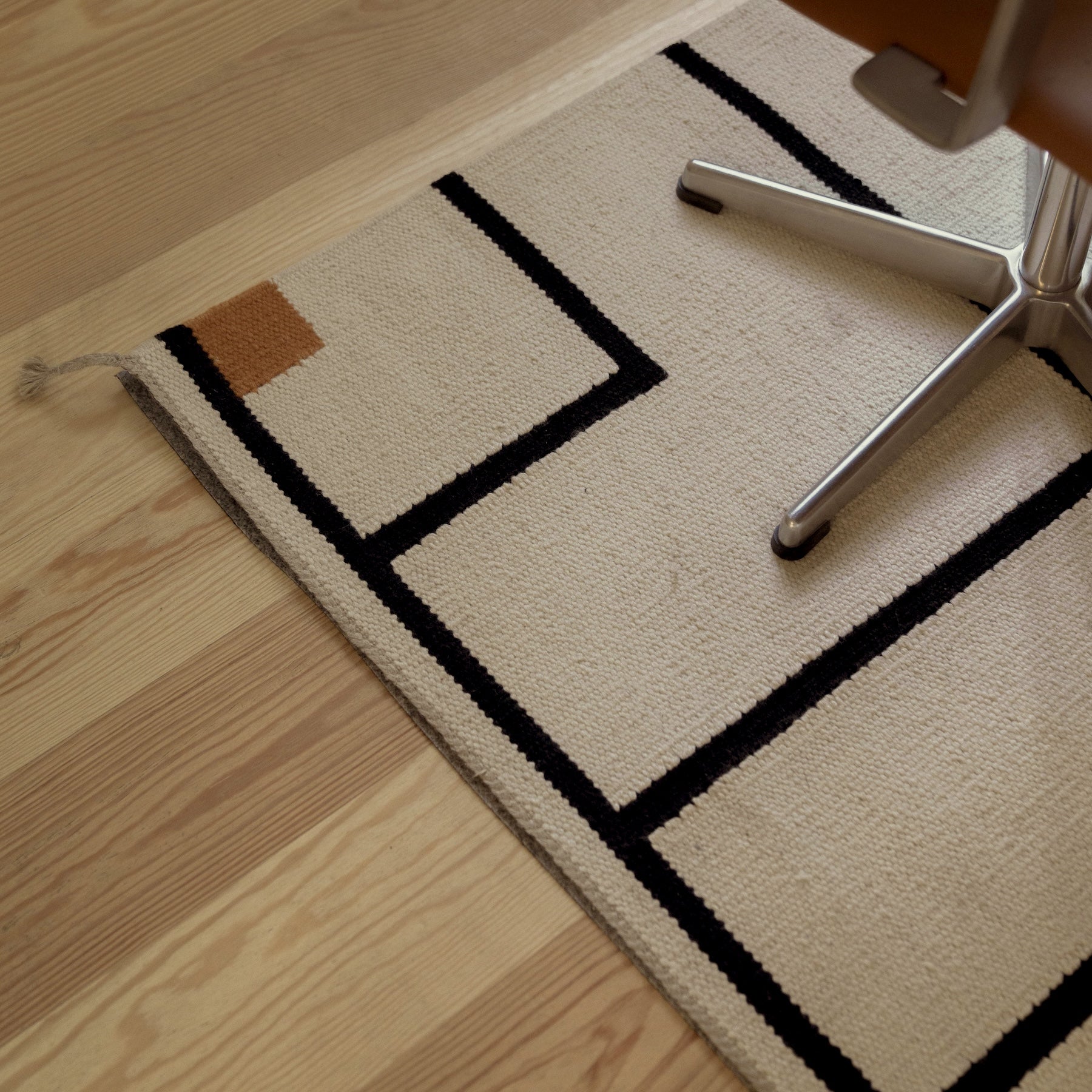 Vibeke Klint Rug VK-1 Off-White and Black