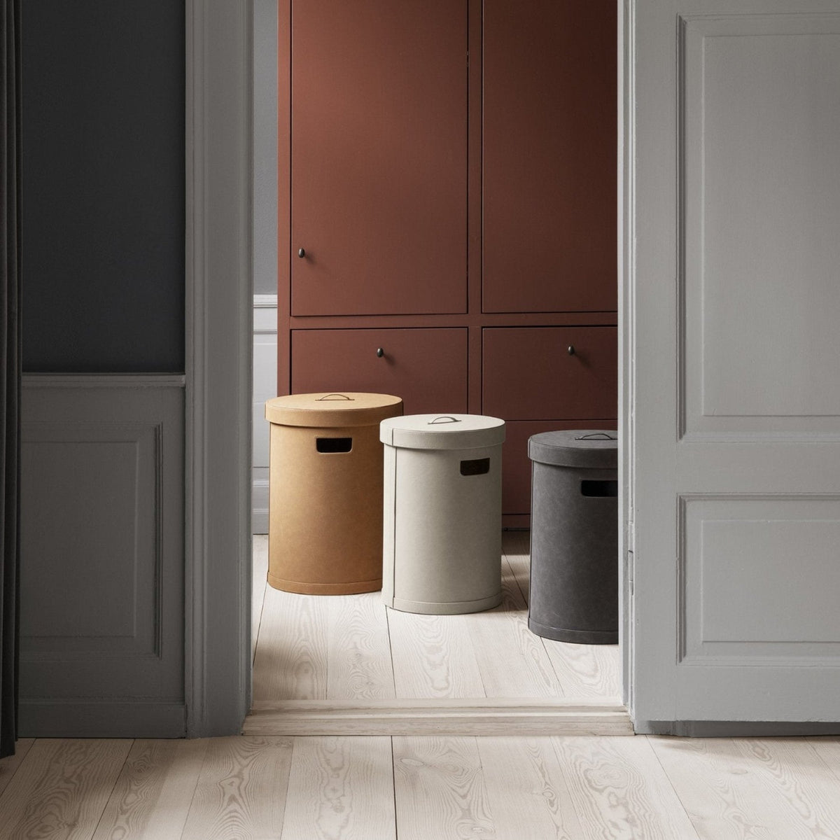 Blomus Sahla Faux Suede Luxury Decorative Storage Bin and Laundry Bin With Lid & Carrying Handles