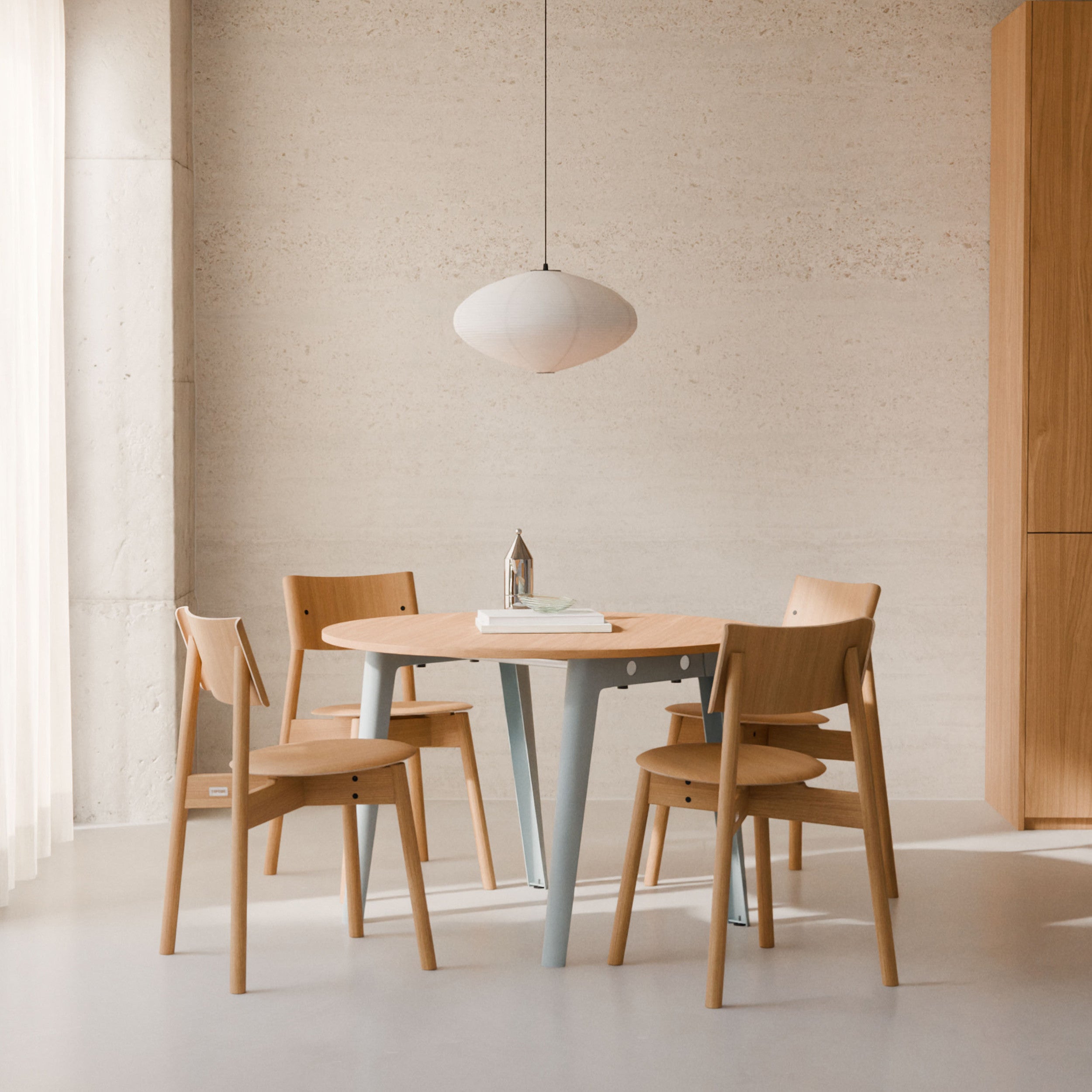 TIPTOE NEW MODERN round table diameter 110cm - eco-certified wood