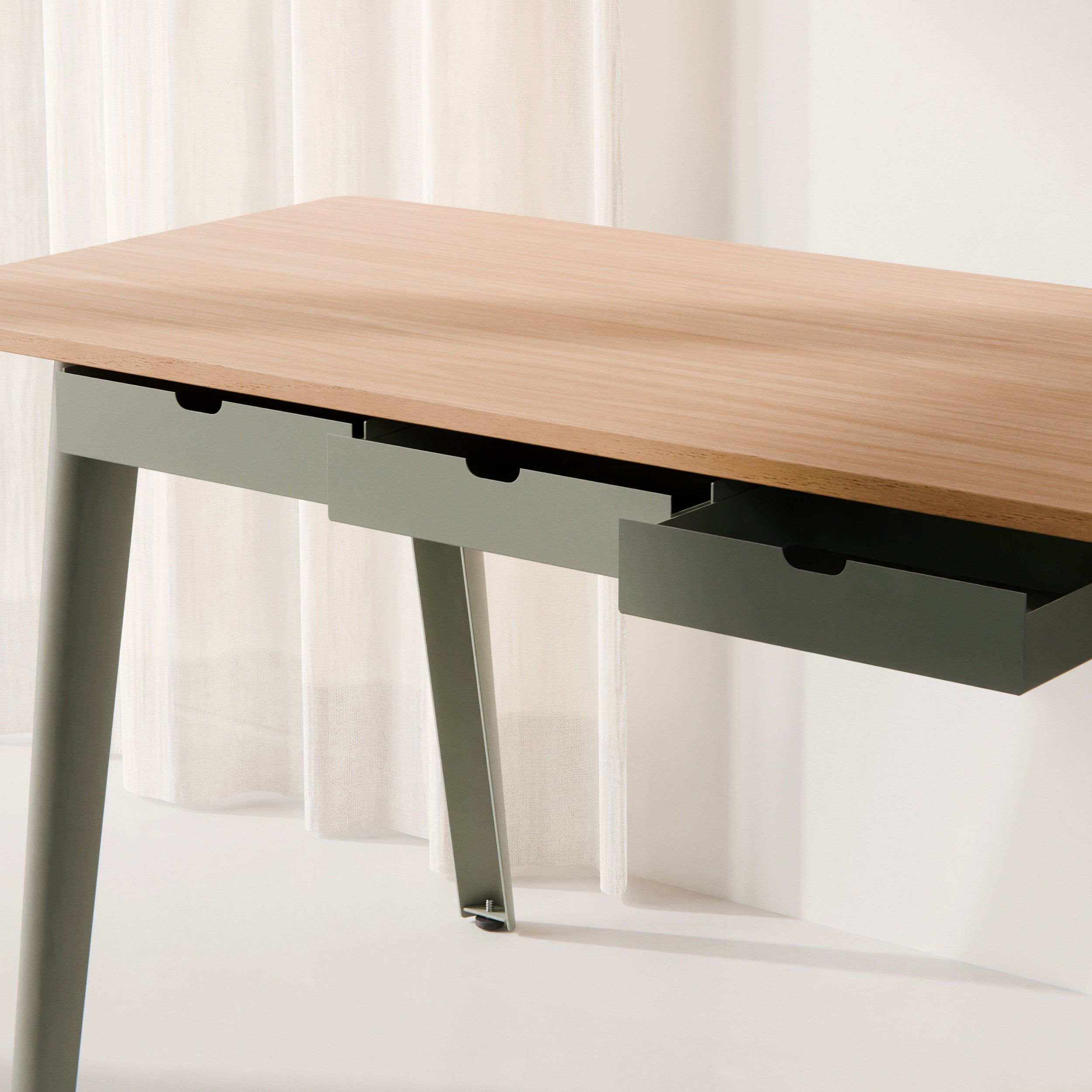 TIPTOE NEW MODERN desk - eco-certified wood