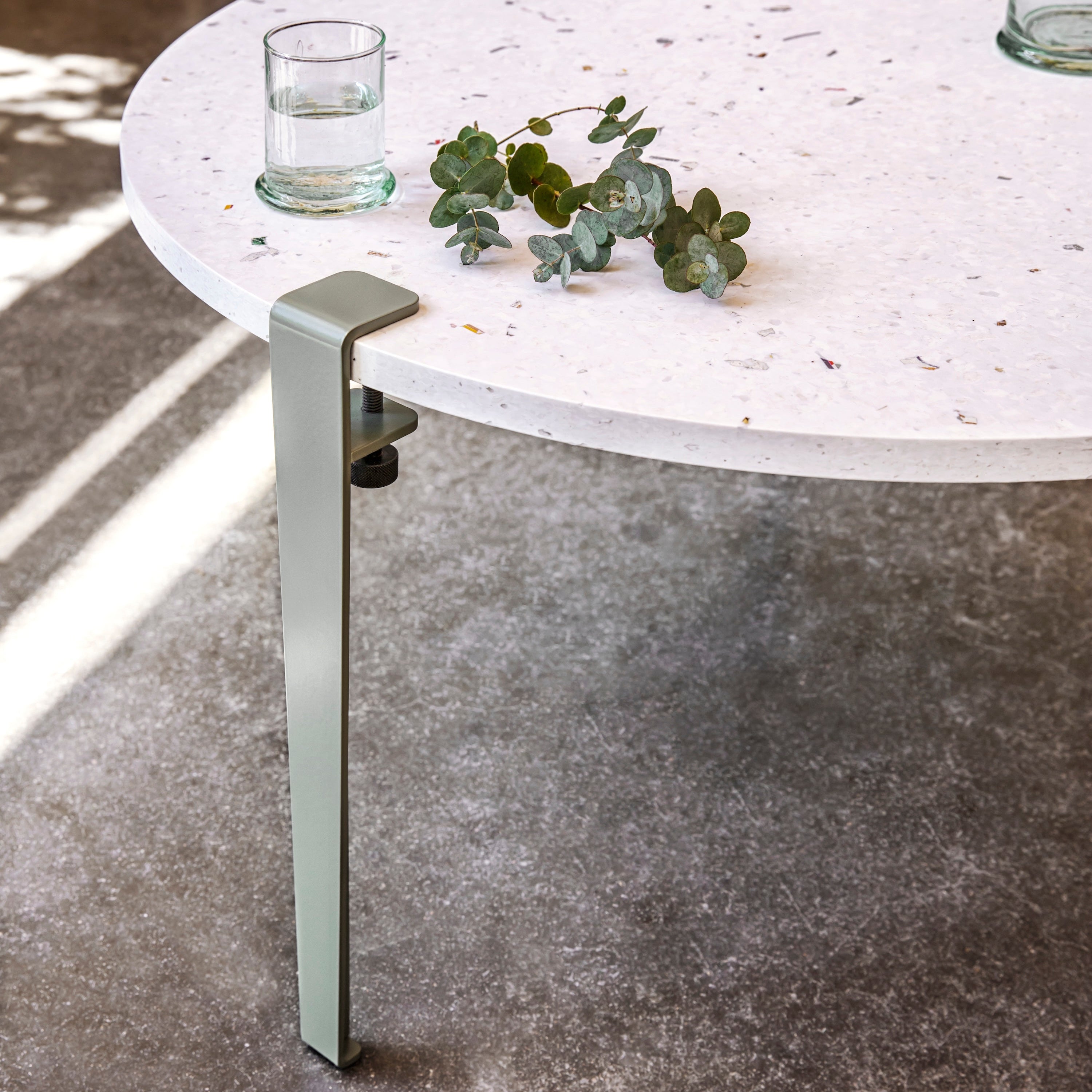 TIPTOE Round Coffee Table - Recycled Plastic