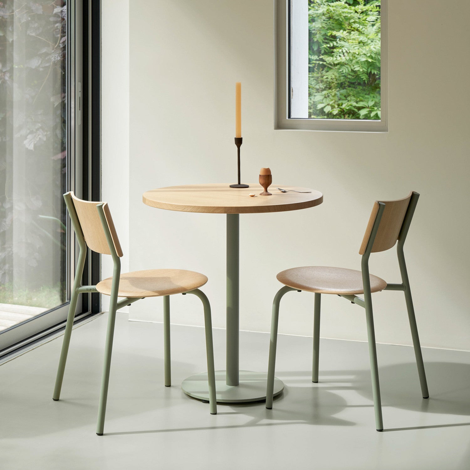 TIPTOE MOKA bistro table - solid oak