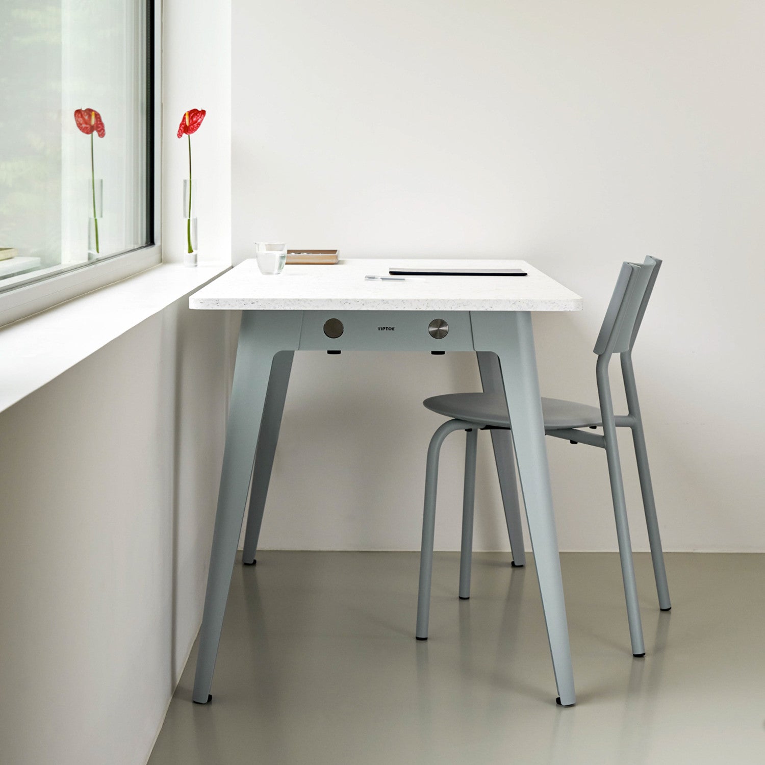TIPTOE NEW MODERN desk - Venezia recycled plastic