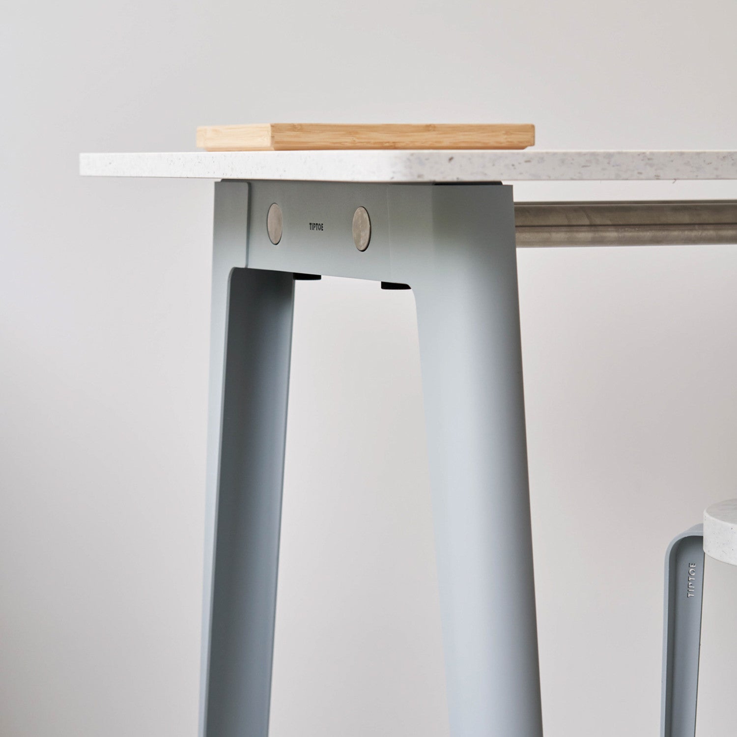 TIPTOE NEW MODERN dining table - Venezia recycled plastic