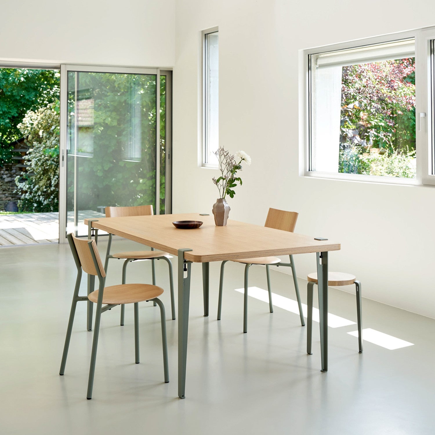 TIPTOE dining table - eco-certified wood