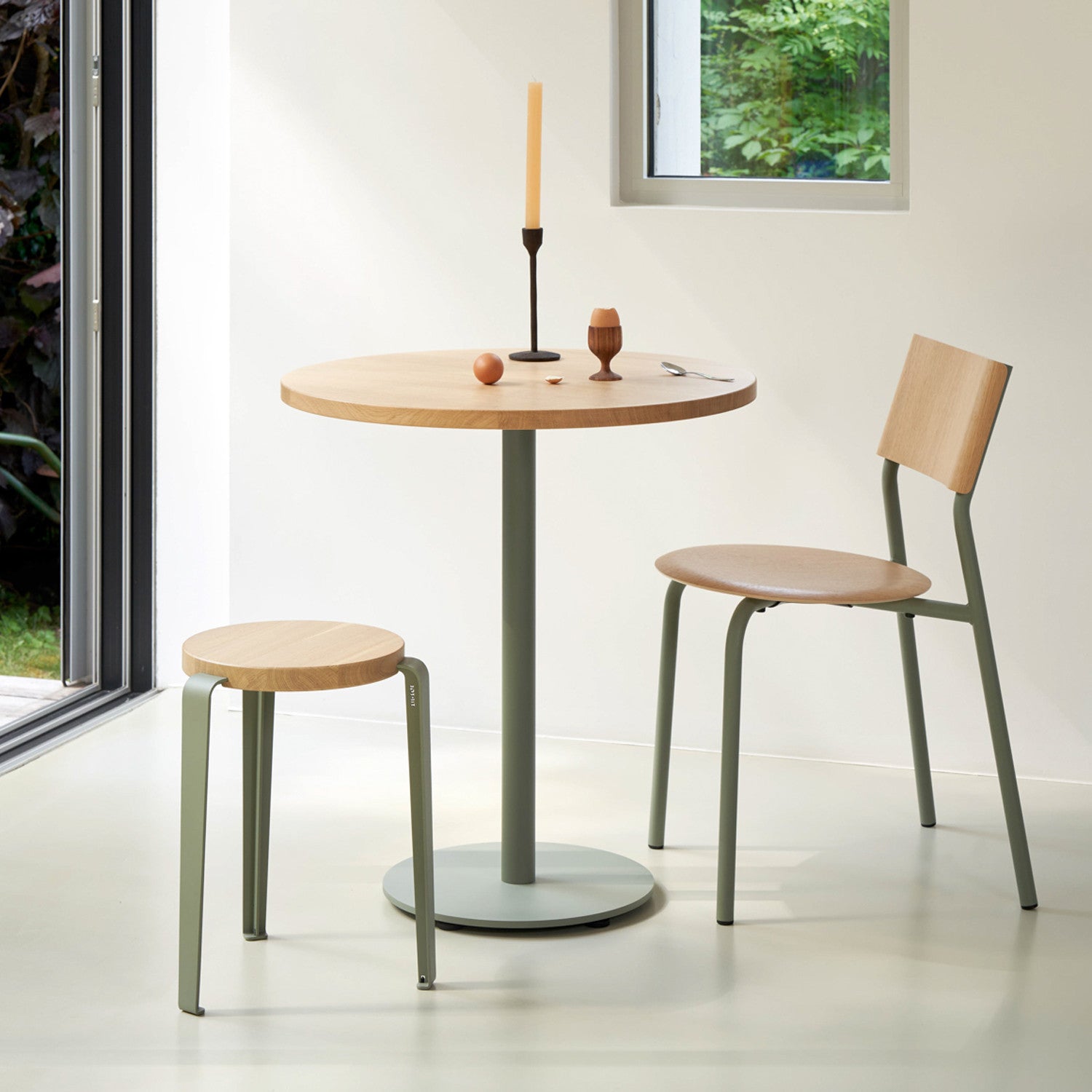 TIPTOE MOKA bistro table - solid oak