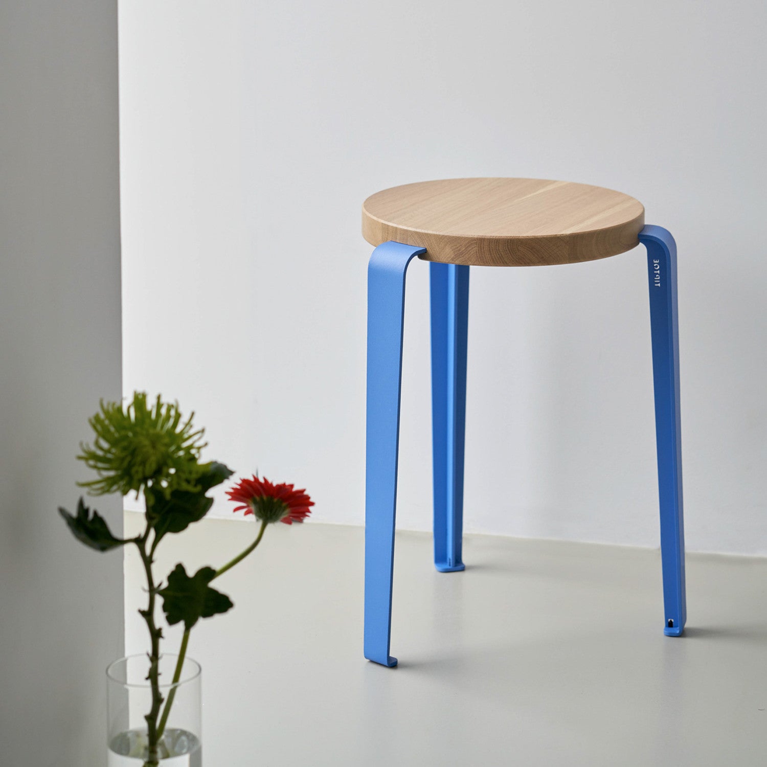 TIPTOE LOU stool - solid oak