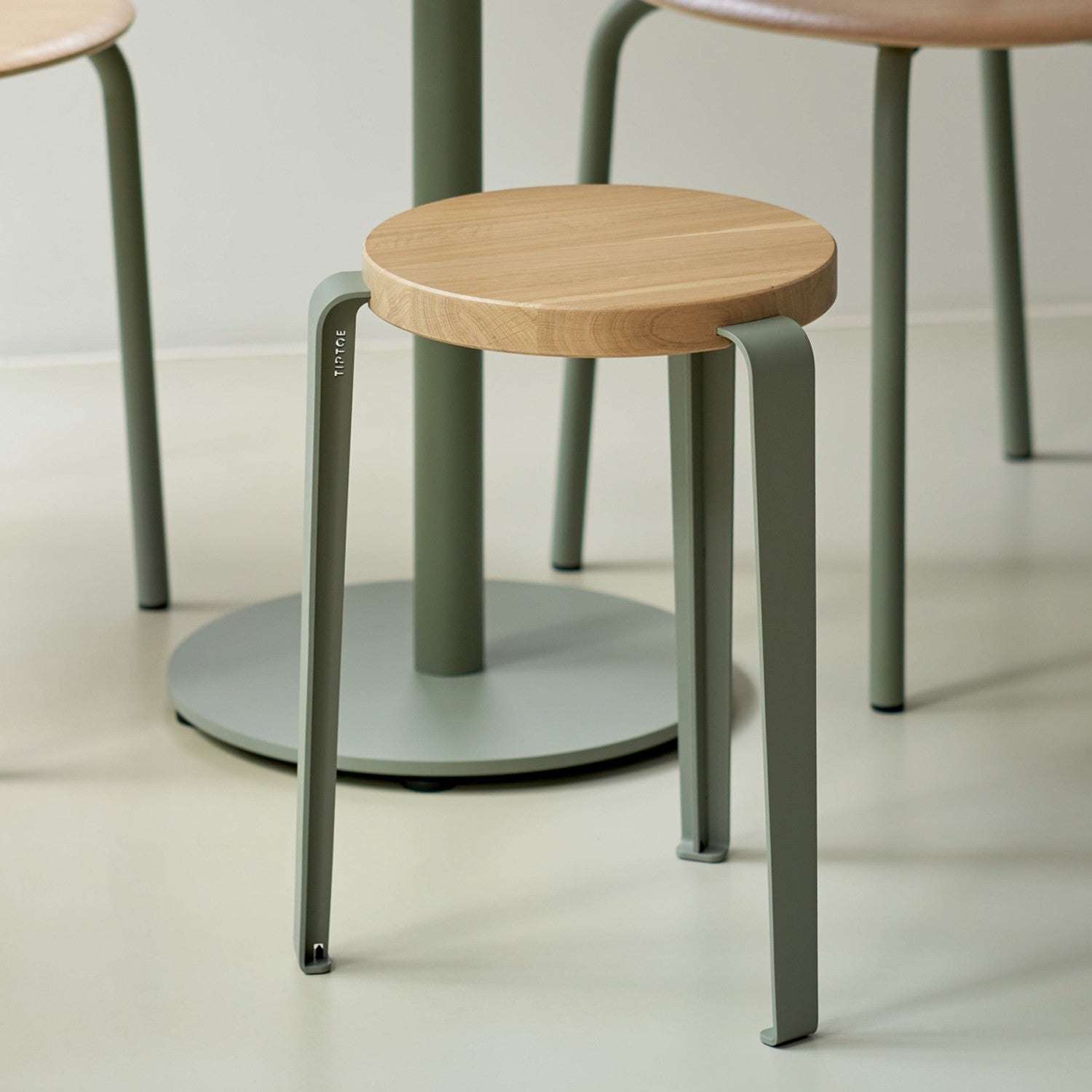 TIPTOE LOU stool - solid oak