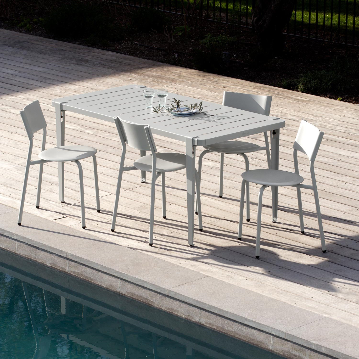 TIPTOE Outdoor table - powder-coated steel