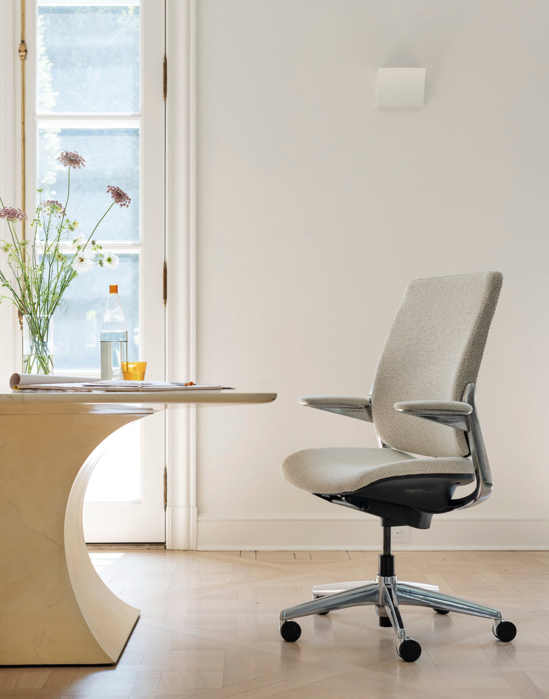 Smart Executive - Elle - Lifestlye Image 1