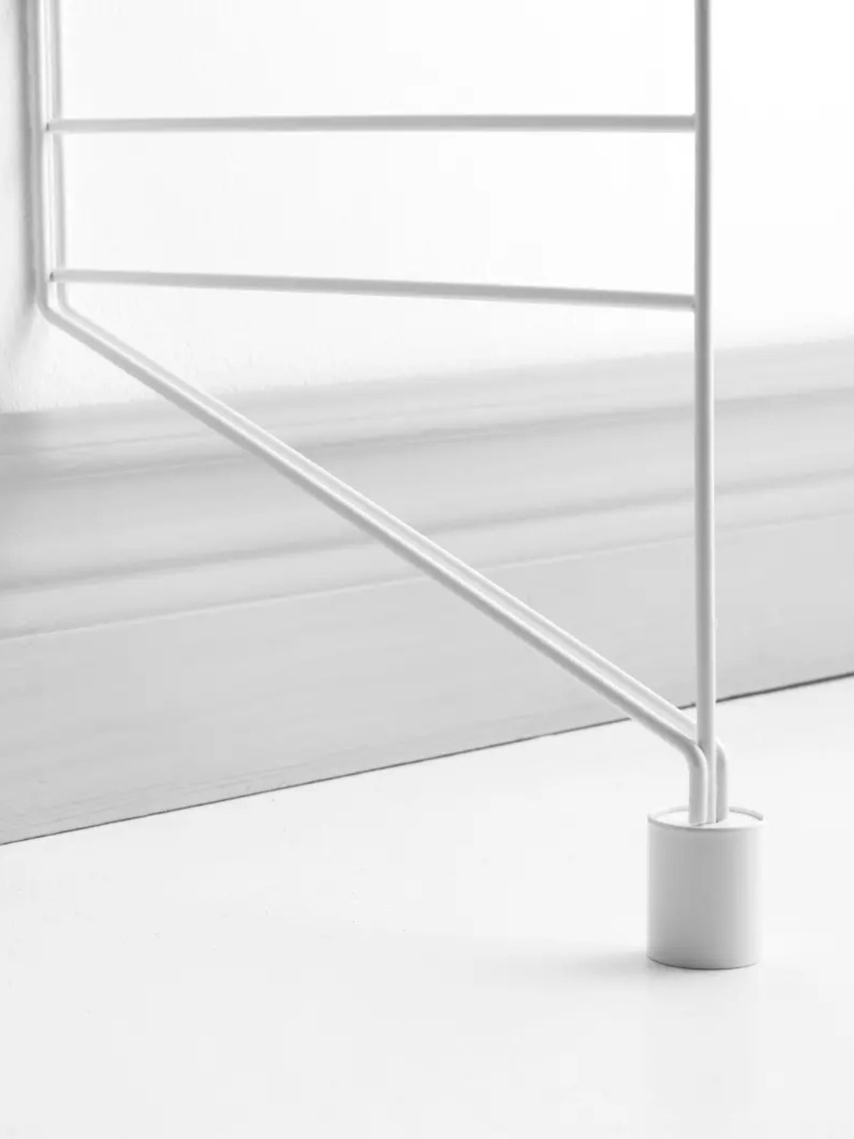 Floor panel extension in White, room setting