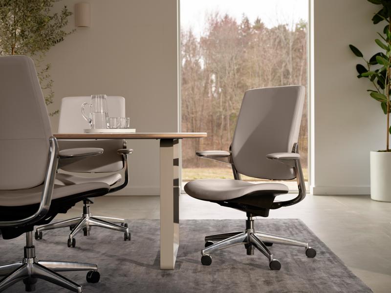 Smart Executive - Elle - Lifestlye Image 2