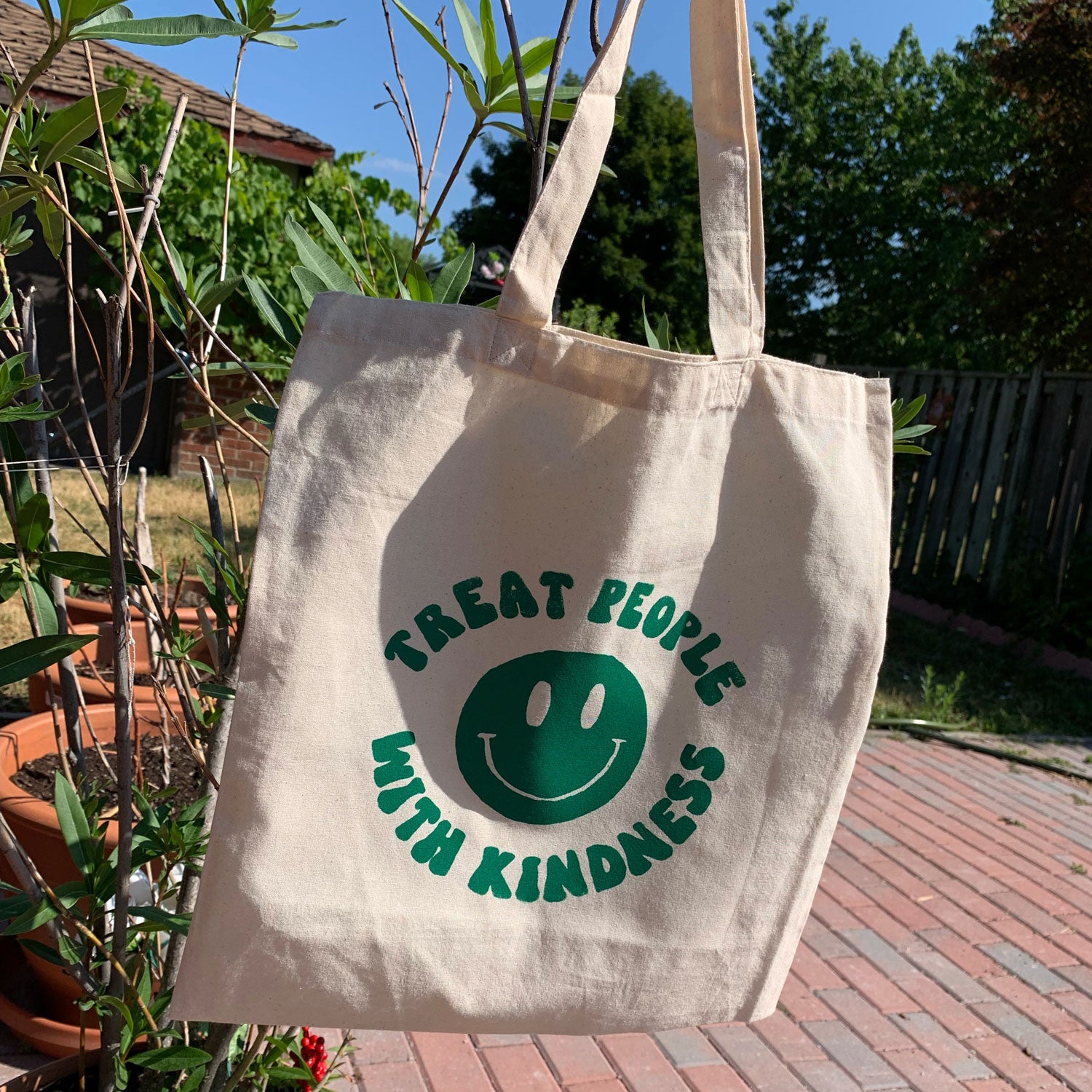 Gallery 22 Treat People with Kindness Tote Bag - Off-White/Green